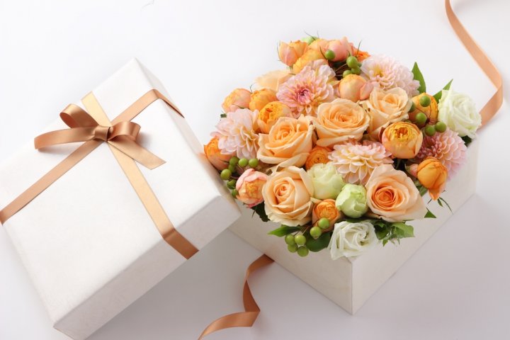 誕生日プレゼントに喜ばれる3000円で買える人気の花ギフト12選！バラやスイーツとのセットがおすすめ！