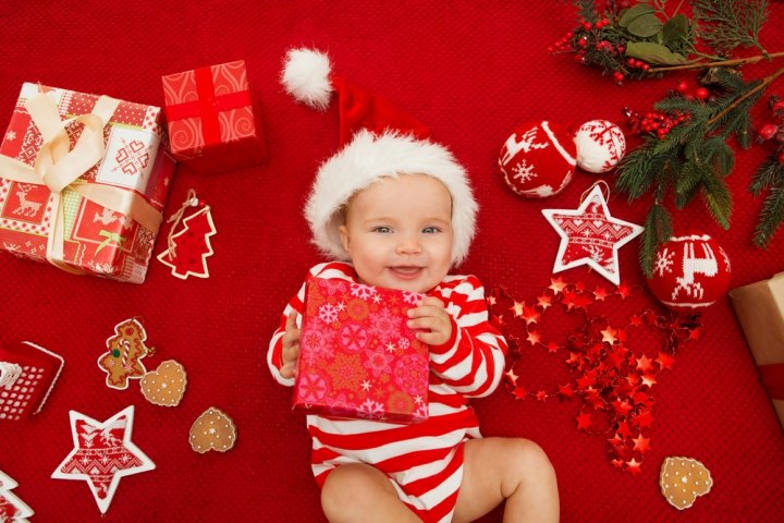 女の子の赤ちゃんに人気のクリスマスプレゼントランキング2024！絵本などおすすめをご紹介