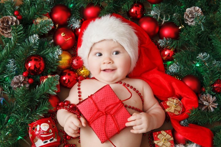 0歳の女の子が喜ぶ！赤ちゃんに人気のクリスマスプレゼントランキング2024！