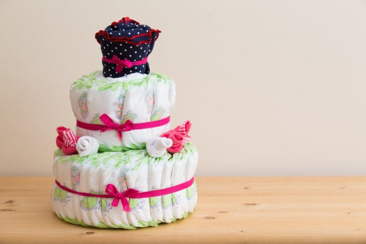 出産祝いのプレゼントに人気の消耗品12選！おむつケーキやタオルも大好評		