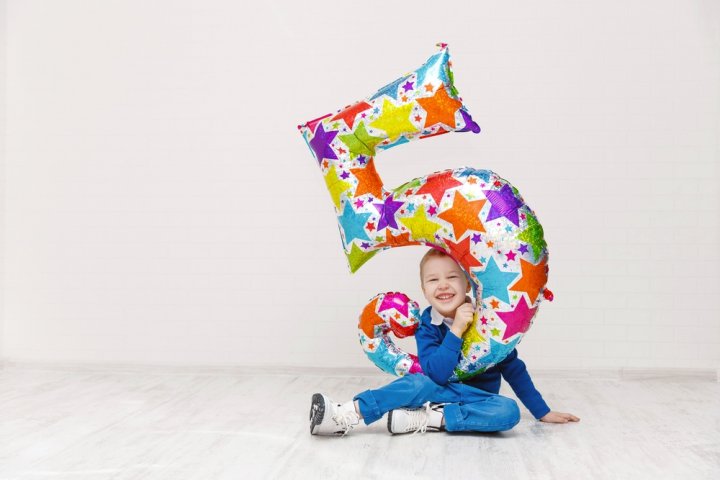 5歳の男の子に喜ばれる誕生日プレゼント おすすめ人気ランキングTOP15！予算相場、メッセージ文例も紹介
