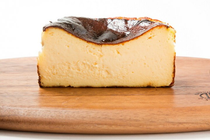 バスクチーズケーキのお取り寄せ 人気ランキングTOP15！抹茶味やチョコ味のものなども紹介