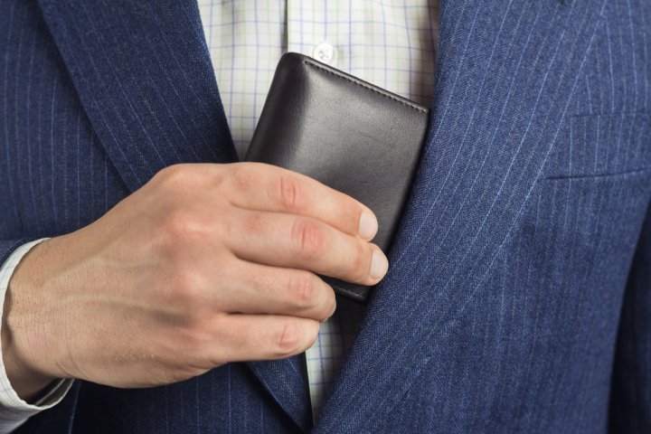 30代男性に人気の二つ折り財布 おすすめブランドランキング32選【2024年最新版】