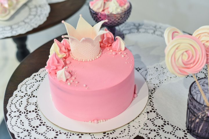 出産祝いのプレゼントに人気のケーキ2024！チョコケーキやオリジナル写真ケーキも最適！		