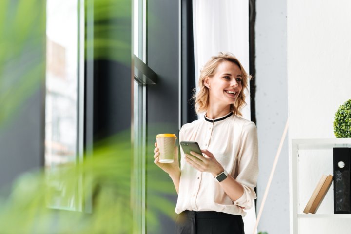 社会人の女性が感激する”誕生日”メッセージが満載！役立つ文例やもっと喜ばれるポイントも！