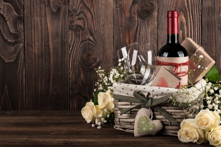 誕生日プレゼントに人気の高級ワイン2023!スペイン産や美味しい甘口ワインもおすすめ！