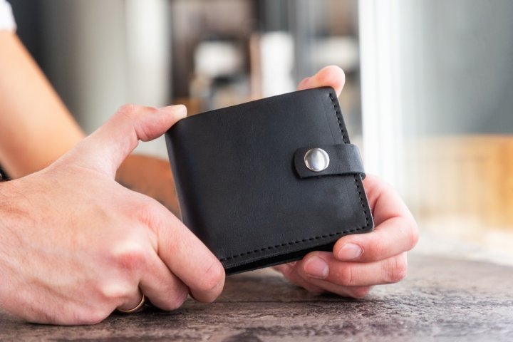 使いやすいメンズ二つ折り財布 人気ブランドランキングBEST15！おしゃれなものも紹介！