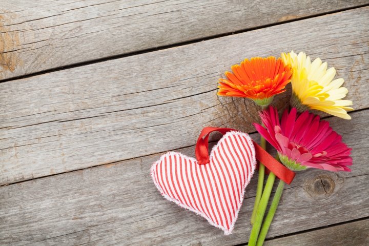 バレンタインデーをロマンティックに演出する花のプレゼント！おしゃれな花束が人気！