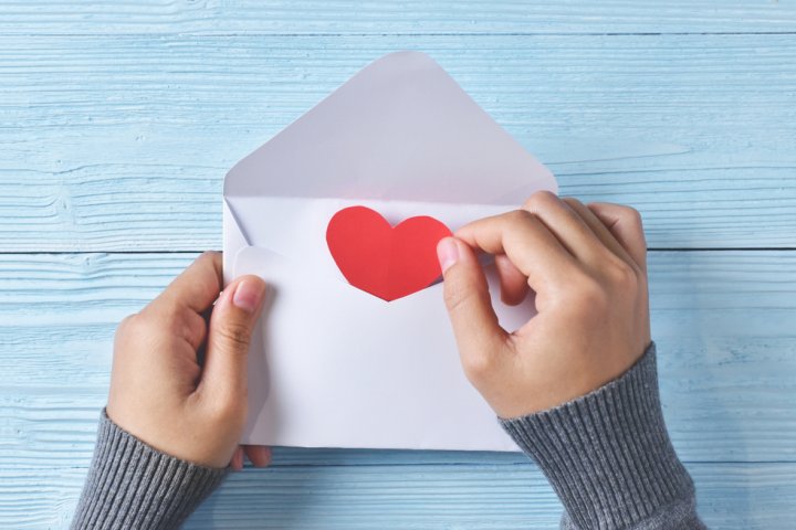 社会人の彼氏が感激する誕生日メッセージ！すぐに使える文例や書き方もご紹介