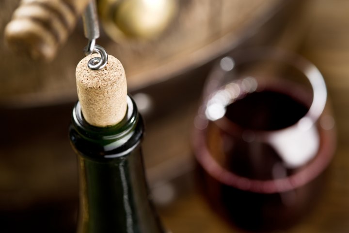 ブランドワインオープナー 人気ランキング2024！ルクルーゼやシロカなどのおすすめプレゼントを紹介