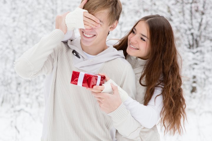 中学生の彼氏に贈る人気&おすすめのクリスマスプレゼント20選！【2023年最新】