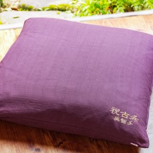 Amazon.co.jp: 鶴寿座布団紫 長寿御祝 古希・喜寿座布団 65×68cm