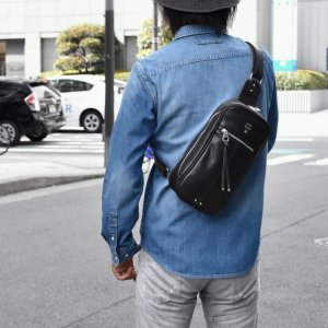 ボディバッグ