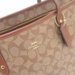 シグネチャー シティ ジップ トップ トートバッグ