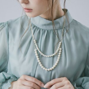 結婚式向きのロングネックレス