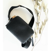 I NEED MORE SHOES 革バッグ