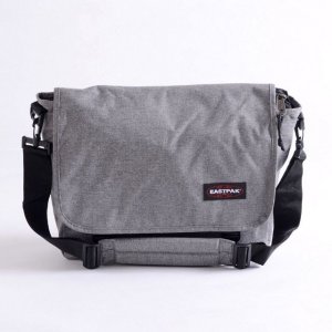 イーストパック（EASTPAK ） メッセンジャーバッグ