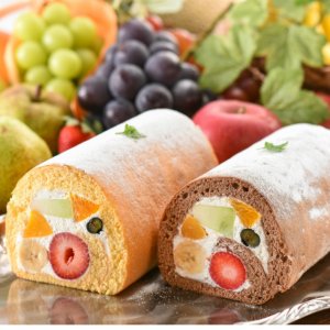 フルーツのウメダ ロールケーキ