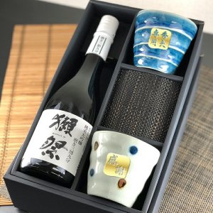 日本酒とグラスのセット