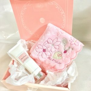 ハンカチとハンドクリームのギフトセット