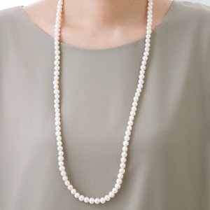 パールのロングネックレス