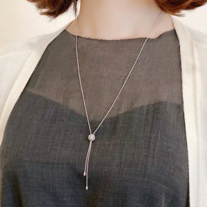 Y字のロングネックレス