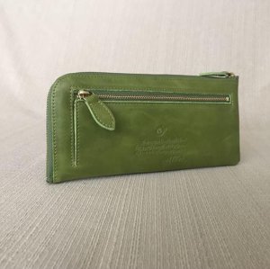 ウイエ（oeillet） 二つ折り財布