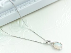 チャオ（Ciao） オパールネックレス