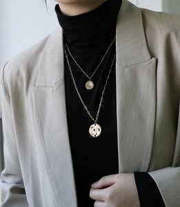 2連のロングネックレス