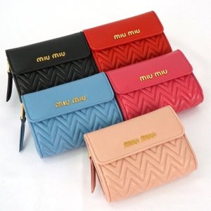 ミュウミュウ（MiuMiu） 革財布