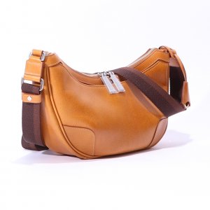 アニアリ（aniary） メッセンジャーバッグ