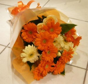 オレンジ系の花束