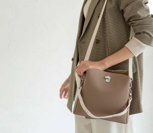 ヘイニ（HAYNI） ショルダーバッグ