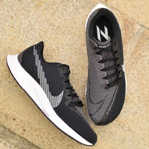 ランニングシューズ