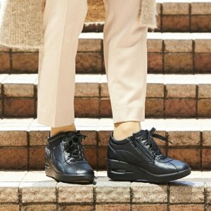 ウォーキングシューズ