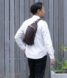 オティアス（Otias） レザーショルダーバッグ