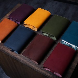 本革のブックカバー