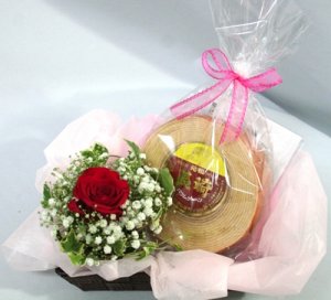 花とバウムクーヘンのセット