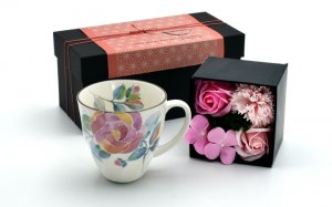 花と食器のセット