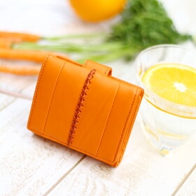 ラマーレ（LAMAREE） 革二つ折り財布