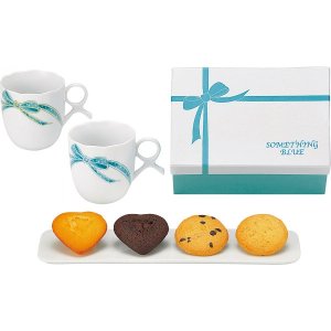 スイーツとペアマグカップのセット