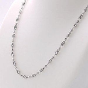 ジュエリークイーン（Jewelry Queen） プラチナのチェーンネックレス