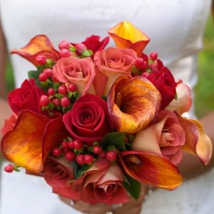 レッド系の花束