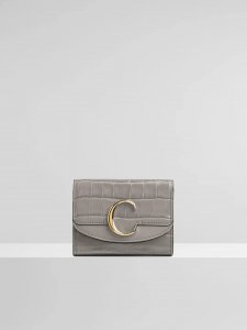 クロエシー スモールトリフォールド クロコダイル型押し