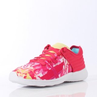 可愛くておしゃれなスニーカーは
彼女の気持ちを捉えて離さない！