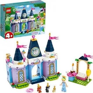 21. LEGO Disney Cinderella's Castle Celebration, Pajangan Castle yang Cantik