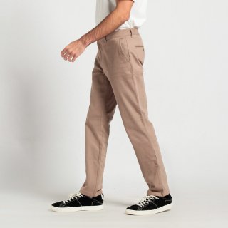 16. Celana Chino untuk Kegiatan Formal atau Nonformal