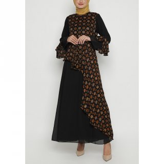 4. Loqal - Rowina Dress Batik, Aksen Drapery Bikin Cantik