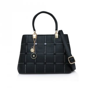 17. Elizabeth Bag Yvonne Handbag Black, Desain Stylish dan Menawan