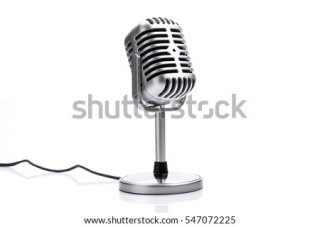 Hampers berisi microphone yang bisa digunakan untuk bernyanyi atau bermain musik